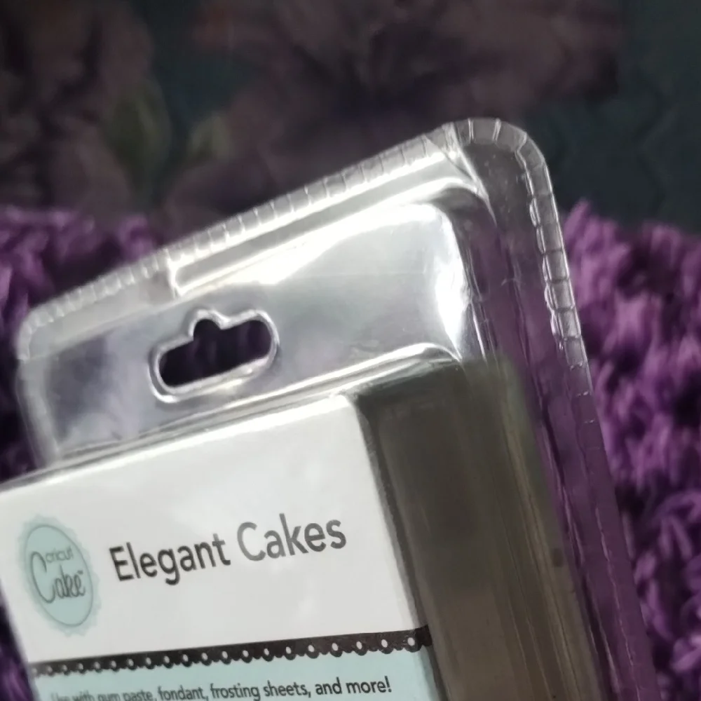 Cricut Elegant Cakes Topper - Black and Red Design